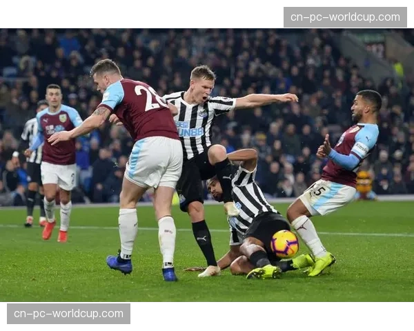 半场观察：富勒姆对阵切尔西，主队通过长传成功破解对手前场盯人